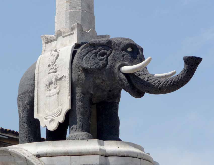 Катания и достопримечательности: Фонтан слона