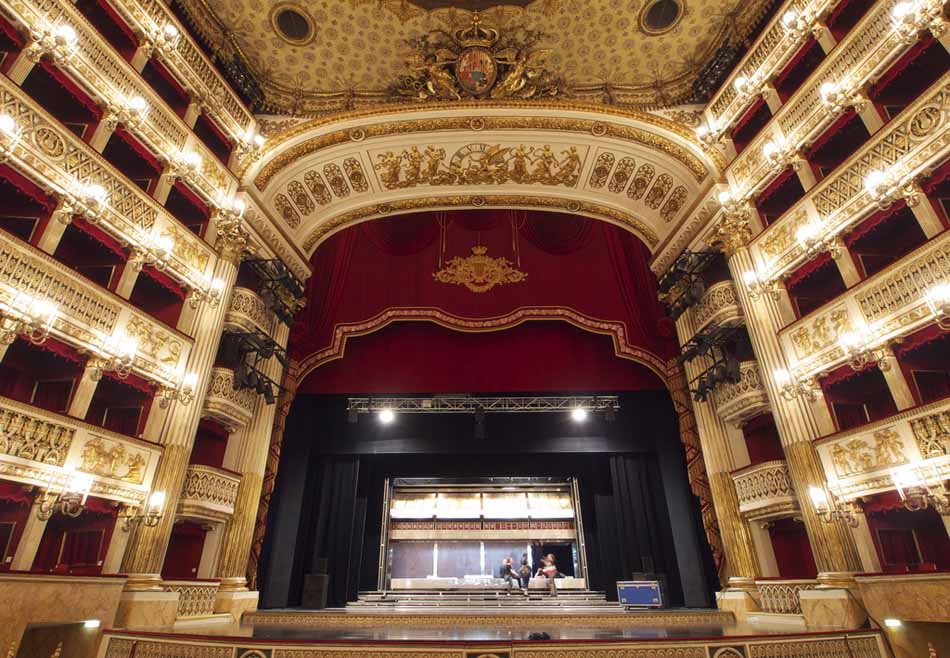 Неаполь, Театр Сан-Карло